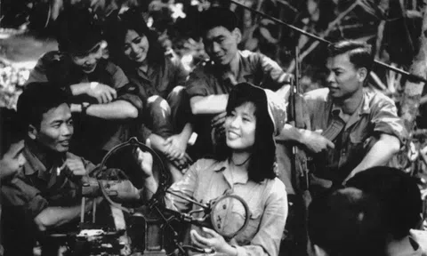 Tôn vinh "những bông hồng thép" trên tuyến đuờng Trường Sơn huyền thoại