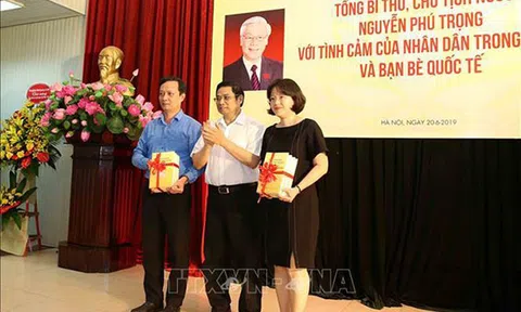 Ra mắt sách 'Tổng Bí thư, Chủ tịch nước Nguyễn Phú Trọng với tình cảm của nhân dân trong nước và bạn bè quốc tế'