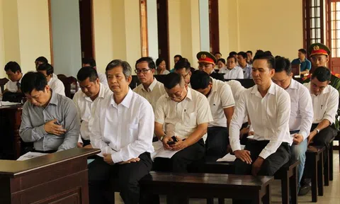 Ngân hàng đòi bồi thường hơn 3000 tỉ