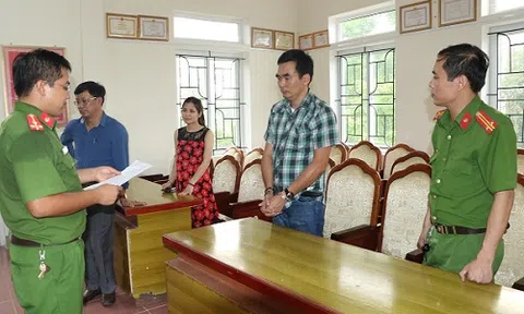 Triệt xóa đường dây buôn lậu xuyên quốc gia, sử dụng tài liệu và con dấu giả