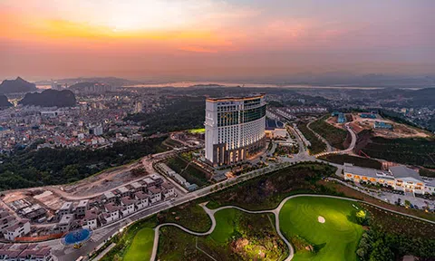 FLC Hạ Long - Thức dậy giữa kỳ quan
