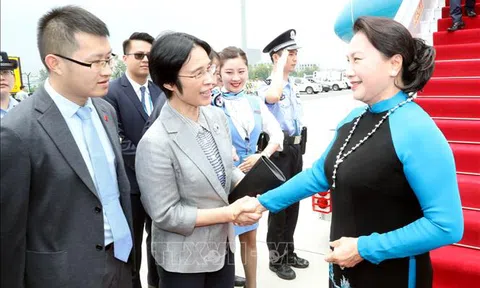 Chủ tịch Quốc hội Nguyễn Thị Kim Ngân tới Giang Tô, bắt đầu thăm chính thức Trung Quốc