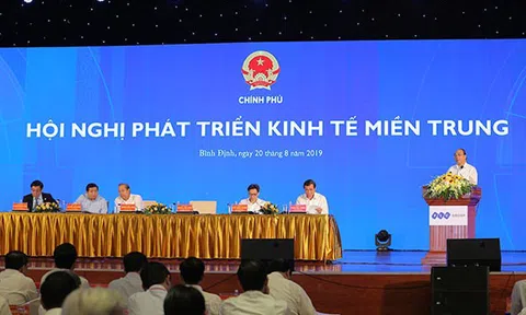 Bình Định trao Giấy chứng nhận đăng ký đầu tư cho 15 dự án với tổng số vốn trên 36.000 tỷ đồng