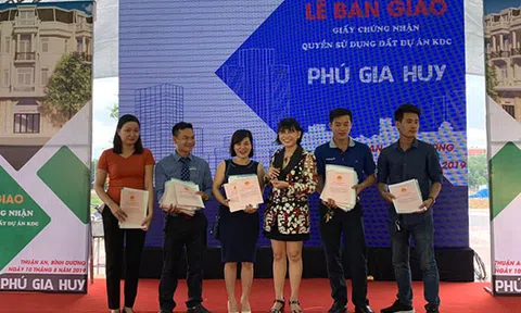 Hơn 300 khách hàng được Phú Hồng Thịnh bàn giao sổ hồng tại dự án Phú Gia Huy