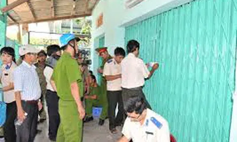 Khó phong tỏa tài khoản để đảm bảo thi hành án