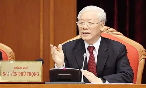 Bộ Chính trị cấm người thân quan chức can thiệp vào công tác cán bộ