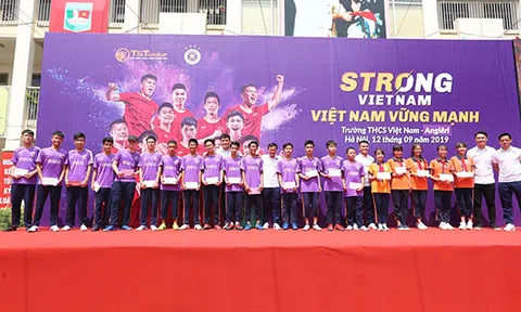 Quang Hải, Bùi Tiến Dũng đeo mặt nạ trung thu truyền cảm hứng tại Strong Vietnam