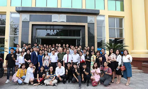 Khoa Tài chính tổ chức gặp mặt tân sinh viên khóa 24