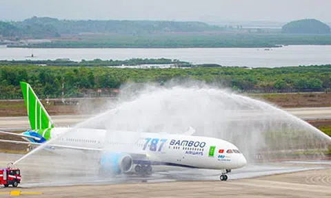 Phó Chủ tịch Quốc Hội phát biểu biểu dương Bamboo Airways tại Lễ đón máy bay thân rộng Boeng 787-9 Dreamliner