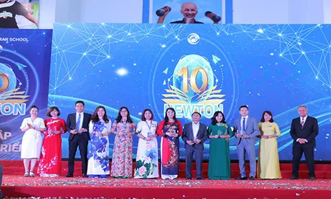 Trường tiểu học- trung học cơ sở- trung học phổ thông Newton( Hà Nội):  Mái trường 10 năm tuổi với bao nỗ lực, phấn đấu của những người lái đò thầm lặng