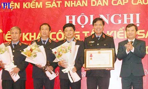 VKSND cấp cao tại Đà Nẵng đón nhận Huân chương Lao động hạng Nhất