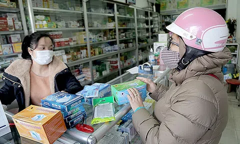 Xử lý nghiêm hành vi lợi dụng việc khan hiếm khẩu trang, nước sát trùng để bán giá cao
