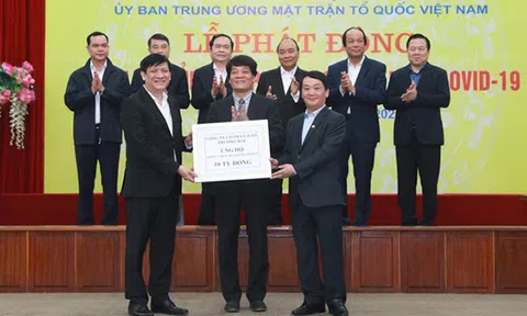 THACO trao 10 tỷ đồng hỗ trợ quỹ phòng chống dịch Covid-19