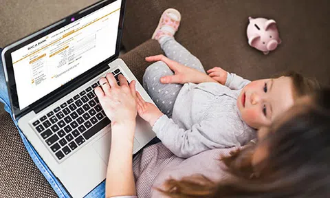Gửi tiền trực tuyến được ưa chuộng trong mùa dịch Covid-19