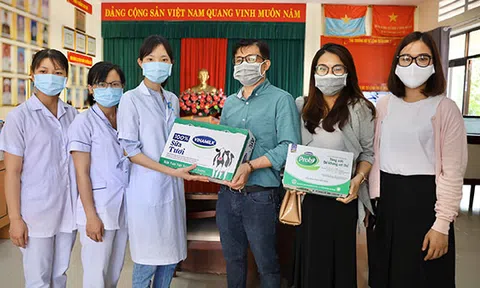 Vinamilk đồng hành tiếp sức cho đội ngũ cán bộ y tế tuyến đầu chống dịch Covid -19