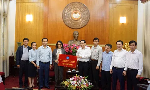 Bảo hiểm xã hội Việt Nam: Trao 2 tỷ đồng ủng hộ “Quỹ phòng chống dịch Covid-19”
