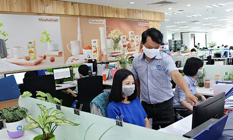 Vinamilk hỗ trợ 10 tỷ đồng để mua thiết bị y tế giúp phát hiện nhanh virus sars – cov -2