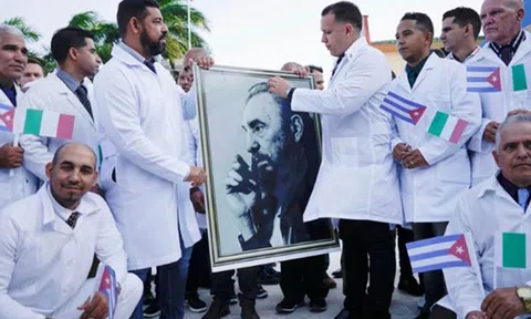 Cuba cử đoàn bác sĩ đến Italy giúp chống dịch