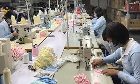 Bộ Công Thương: Cần thận trọng khi đầu tư quy mô lớn để sản xuất khẩu trang