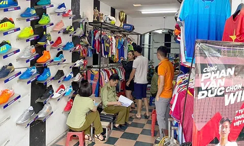 Bắt giữ hàng nghìn sản phẩm nghi giả các nhãn hiệu nổi tiếng