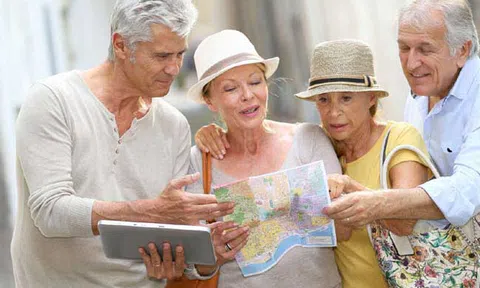 Xu hướng mới: Người cao tuổi đi du lịch "chậm" để trẻ lâu