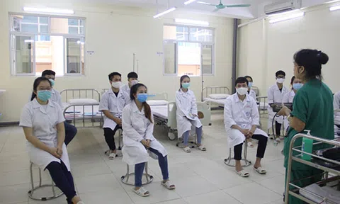 Sinh viên Trường ĐH Kinh doanh và Công nghệ Hà Nội quay trở lại học tập sau thời gian nghỉ phòng chống dịch Covid-19