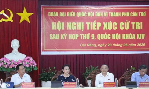 Chủ tịch hội Luật gia Việt Nam cùng đoàn đại biểu Quốc hội tiếp xúc cử tri tại Cần Thơ