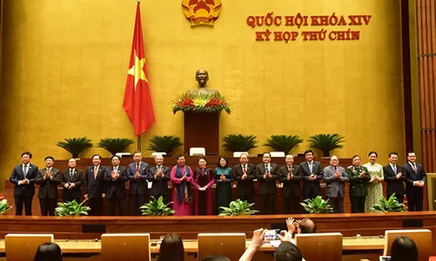 21 thành viên Hội đồng bầu cử quốc gia ra mắt Quốc hội