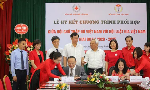 Hội Luật gia Việt nam ký kết hợp tác với Hội Chữ thập đỏ Việt Nam.
