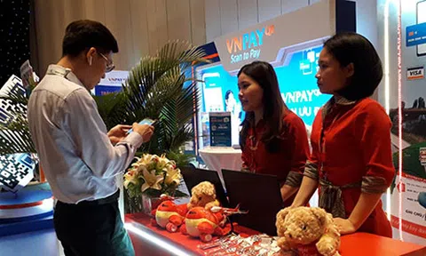 Xã hội không tiền mặt: "Triển khai chính sách, hướng tới tương lai"
