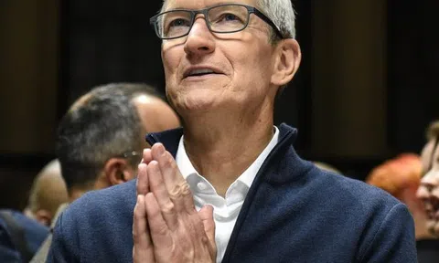 Apple chính thức trở thành công ty 2.000 tỷ USD thứ hai trên thế giới
