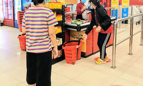 VinMart/VinMart+ kích hoạt toàn bộ các biện pháp phòng chống dịch, đảm bảo cung ứng đầy đủ hàng hóa.