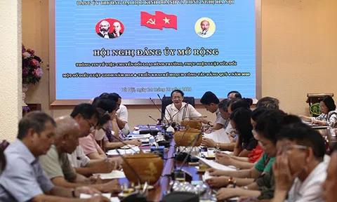 Hội nghi Đảng ủy mở rộng với các Bí thư chi bộ Trường  Đại học Kinh doanh và Công nghệ Hà Nội