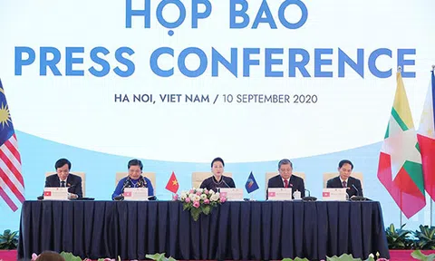 Chủ tịch quốc hội Việt Nam, chủ tịch đại hội đồng AIPA 41 chủ trì họp báo kết qủa đại hội đồng AIPA 41