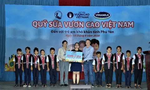 Quỹ sữa vươn cao Việt Nam và Vinamilk mang niềm vui uống sữa đến với con em đồng bào dân tộc thiểu số tỉnh Phú Yên