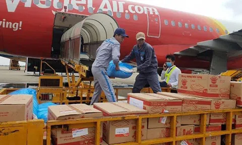 Bay cùng Vietjet - chung tay ủng hộ 10.000 đồng/ vé cho đồng bào miền Trung