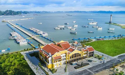 Vẻ đẹp hiếm thấy của Cảng tàu khách quốc tế nằm trong Vịnh di sản Hạ Long