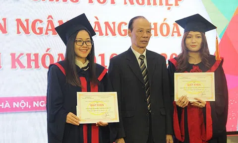 Gặp mặt tân sinh viên K25 và lẽ trao bằng cử nhân cho sinh viên K21 chuyên ngành ngân hàng HUBT