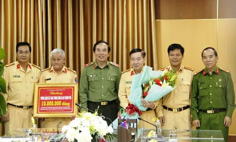 Thưởng nóng CSGT phát hiện nhóm người TQ nhập cảnh trái phép