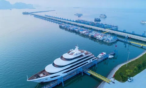 Lộng lẫy như Cảng tàu khách hàng đầu châu Á tại Hạ Long