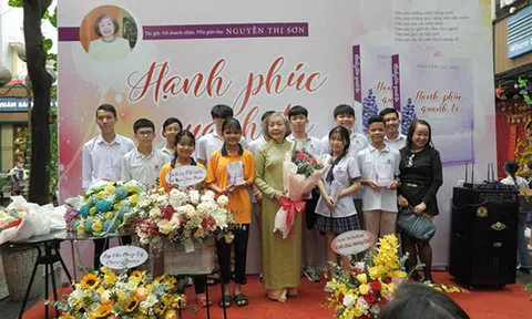 Viện trưởng Viện Nghiên cứu Pháp lý và Kinh doanh Quốc tế ra mắt tập thơ ở tuổi 72
