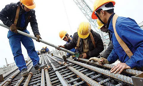 Ngày làm việc đầu tiên của Đại hội XIII
