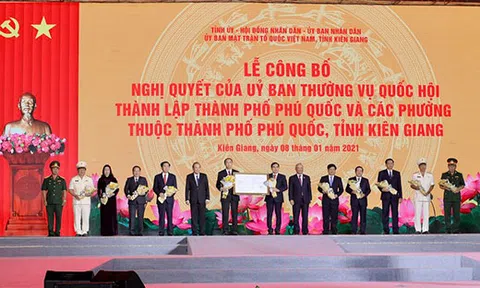 Hàng nghìn người có mặt tại khu đô thị mới An Thới chào đón Phú Quốc lên thành phố