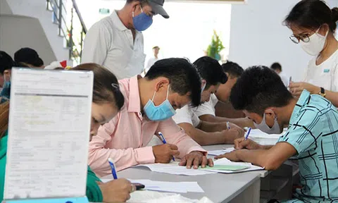 Nhóm lao động nào bị giảm lương nhiều nhất bởi Covid-19?