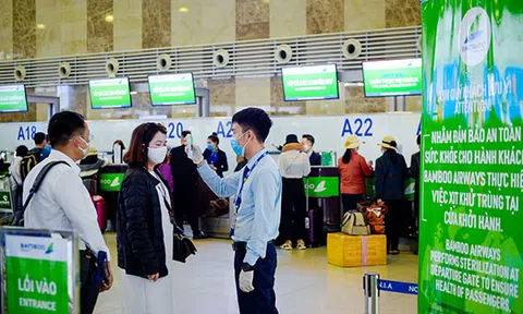 Hưởng lợi từ chính sách phòng dịch của Chính phủ, hành khách đổ xô đi mua vé bay ngày giáp Tết