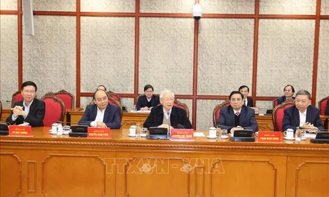 Bộ Chính trị, Ban Bí thư khóa XIII họp phiên đầu tiên