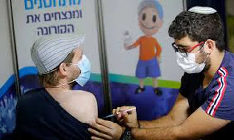 Vaccine thực sự có tác dụng: Covid-19 đang bị chặn đứng tại quốc gia triển khai tiêm chủng thành công nhất thế giới