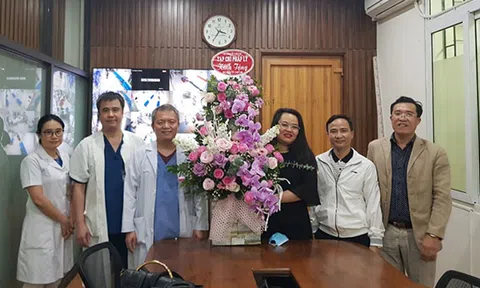 Lãnh đạo Tạp chí Pháp lý thăm, chúc mừng ngày Thầy thuốc VN tại Bệnh viện E Hà Nội và gia đình Thiếu tướng, Thầy thuốc Nhân dân Hoàng Mạnh An.