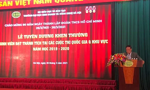 Lễ tuyên dương khen thưởng sinh viên đạt thành tích tại các cuộc thi quốc gia và khu vực năm học 2019 – 2020.