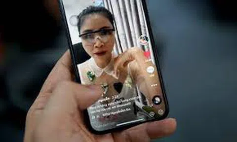 Kênh TikTok Thơ Nguyễn 'có dấu hiệu truyền bá mê tín dị đoan'